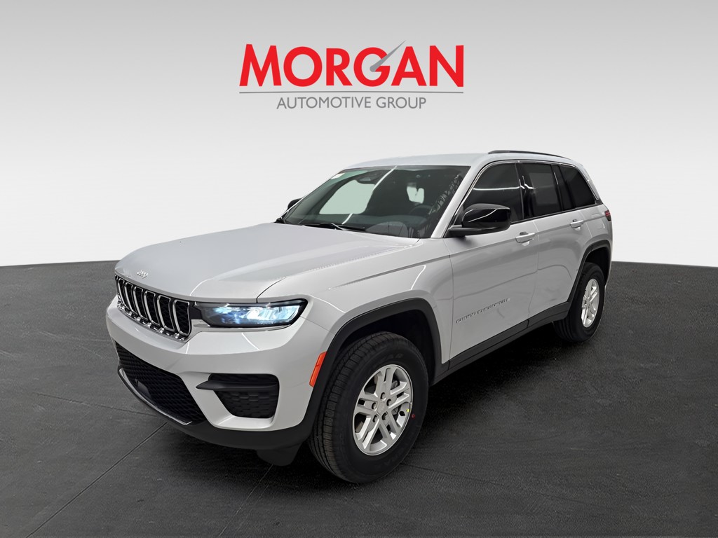 New 2025 Silver Zynith Jeep Laredo image 2