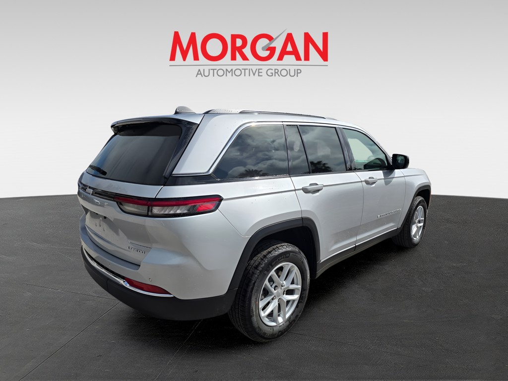New 2026 Silver Zynith Jeep Laredo X image 6