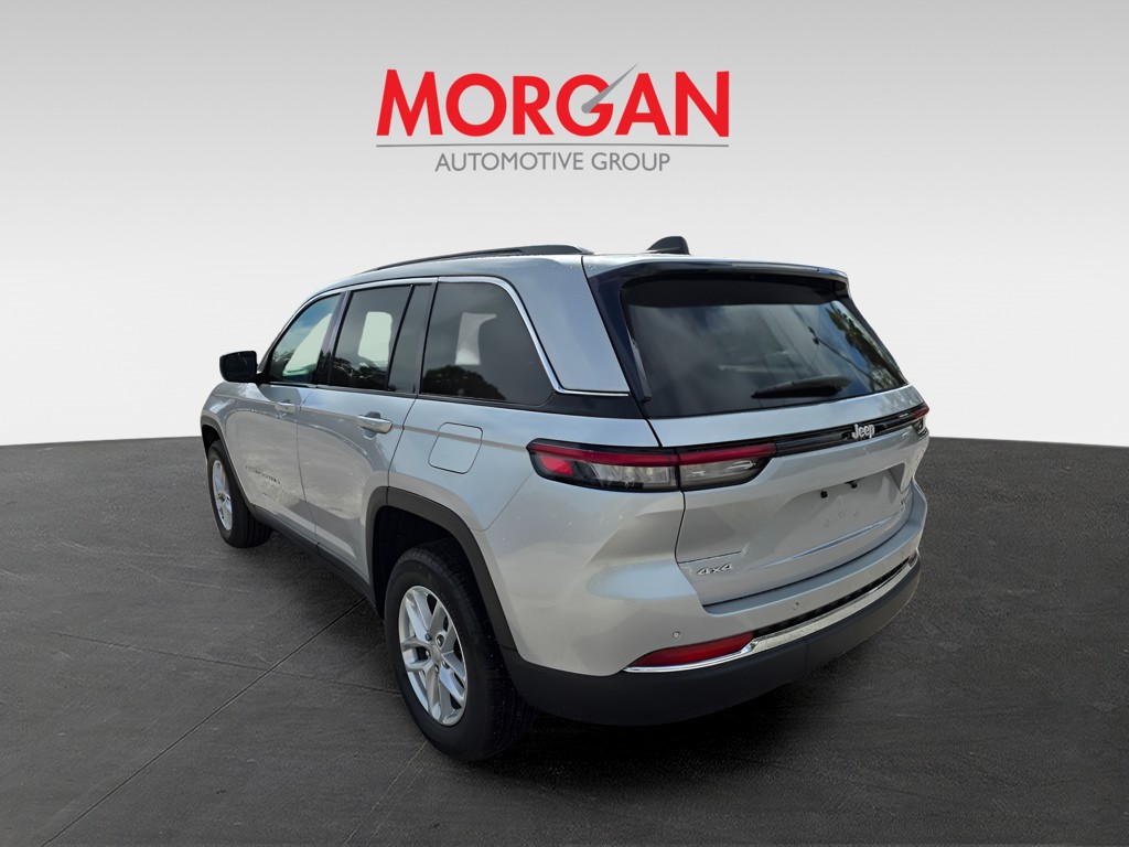 New 2026 Silver Zynith Jeep Laredo X image 4