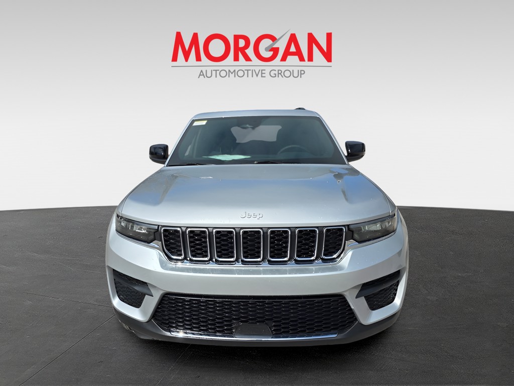 New 2026 Silver Zynith Jeep Laredo X image 8