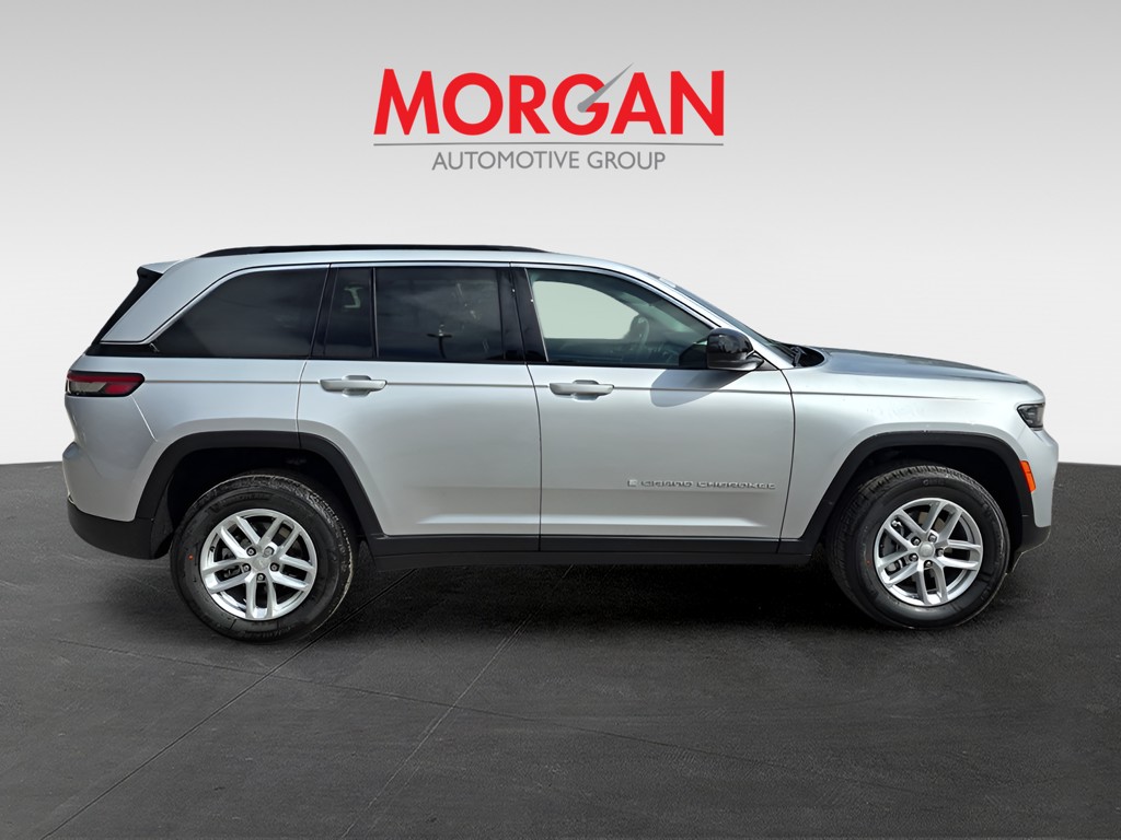 New 2026 Silver Zynith Jeep Laredo X image 7