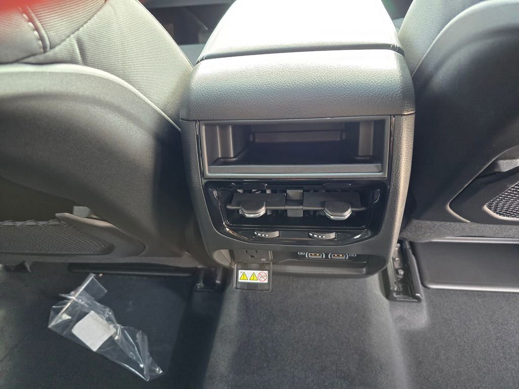 New 2026 Silver Zynith Jeep Laredo X image 31