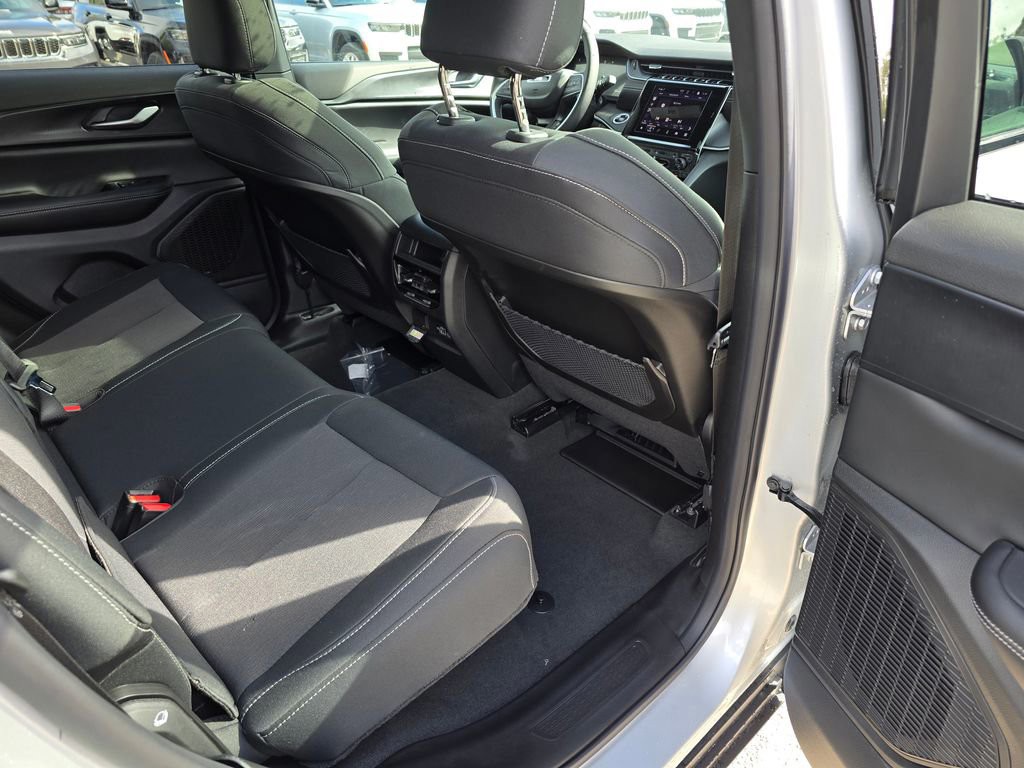 New 2026 Silver Zynith Jeep Laredo X image 30