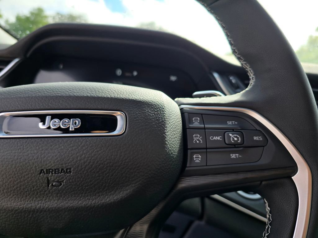 New 2026 Silver Zynith Jeep Laredo X image 19