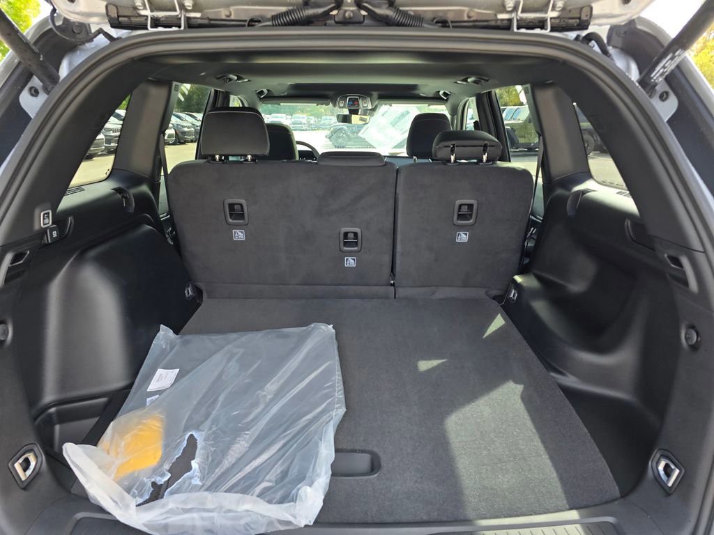 New 2026 Silver Zynith Jeep Laredo X image 35