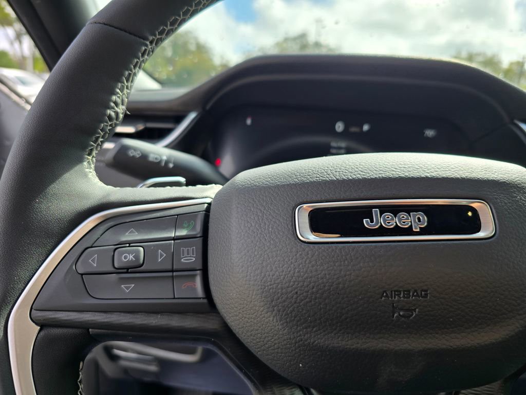 New 2026 Silver Zynith Jeep Laredo X image 18