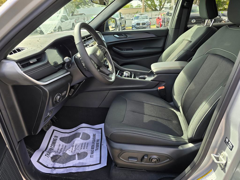 New 2026 Silver Zynith Jeep Laredo X image 16