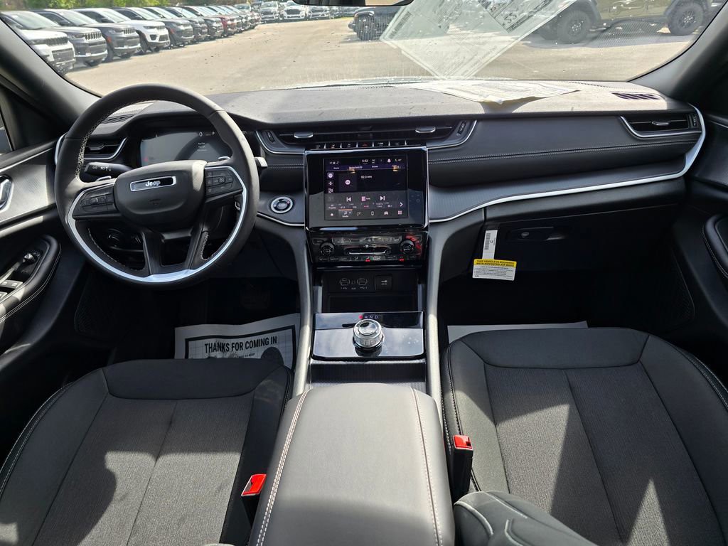 New 2026 Silver Zynith Jeep Laredo X image 32