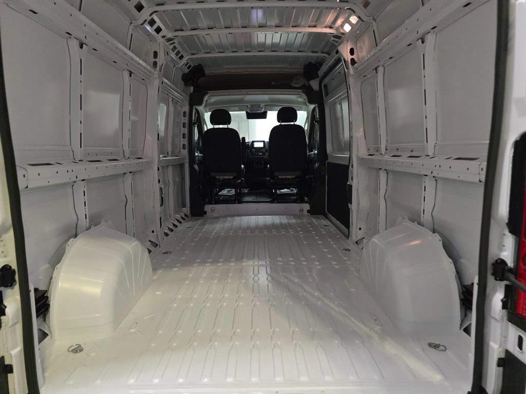 New 2026 Bright White Clearcoat Ram Tradesman image 28