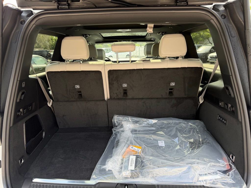 New 2026 Bright White Clearcoat Jeep Summit Obsidian image 44