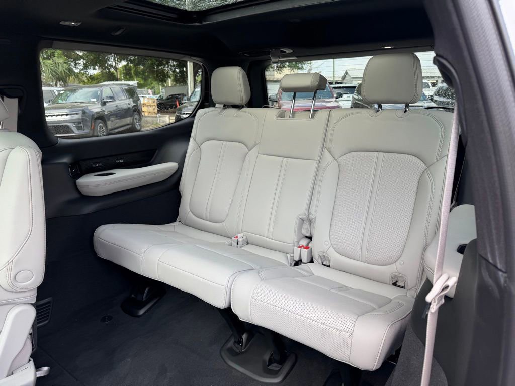 New 2026 Bright White Clearcoat Jeep Summit Obsidian image 34