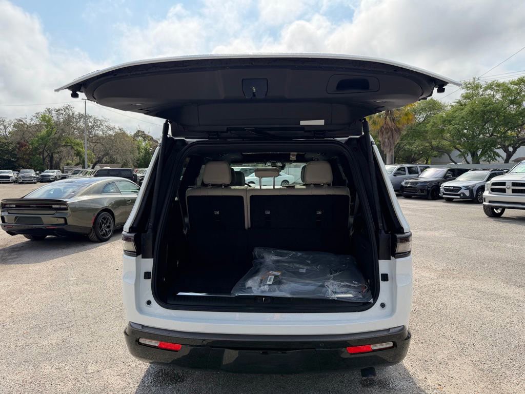 New 2026 Bright White Clearcoat Jeep Summit Obsidian image 43