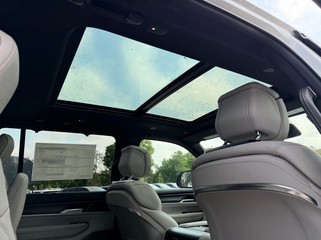 New 2026 Bright White Clearcoat Jeep Summit Obsidian image 37