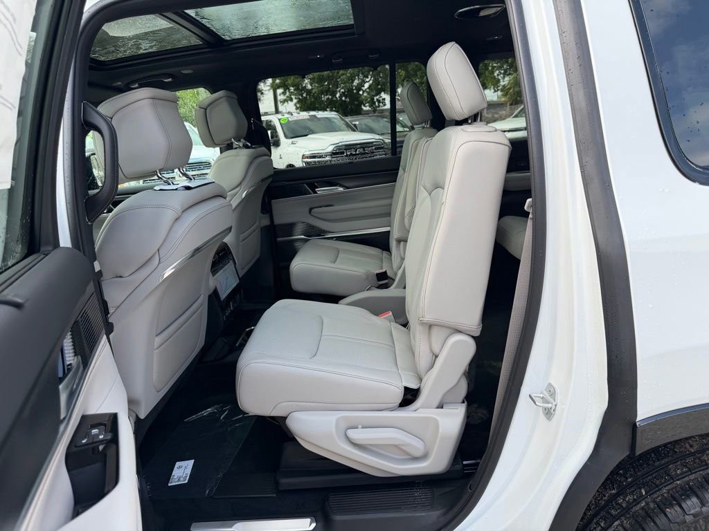 New 2026 Bright White Clearcoat Jeep Summit Obsidian image 33