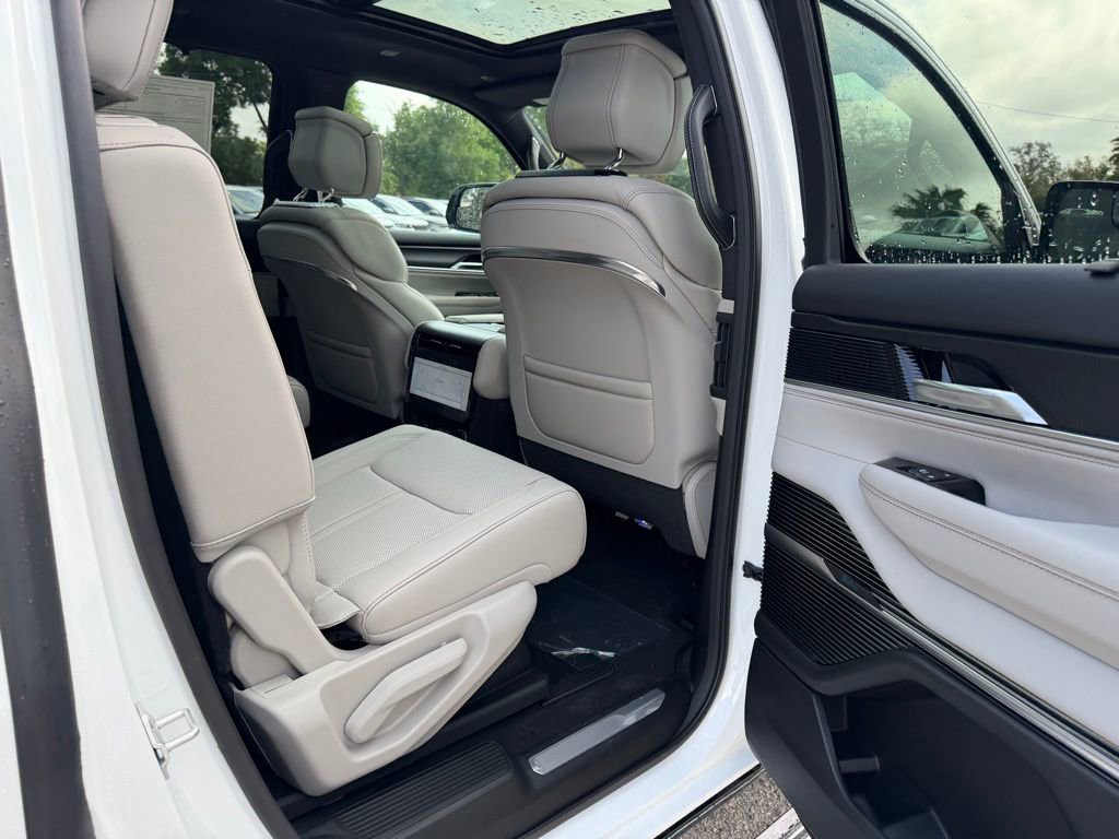New 2026 Bright White Clearcoat Jeep Summit Obsidian image 36