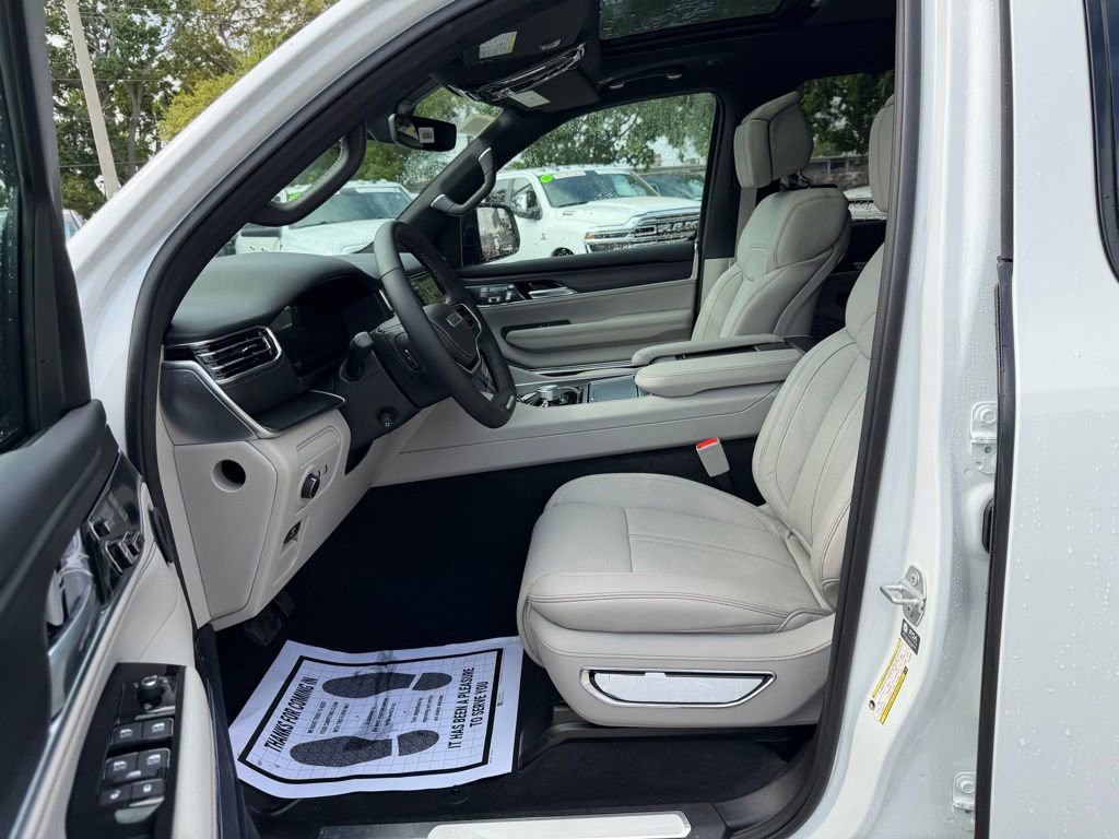 New 2026 Bright White Clearcoat Jeep Summit Obsidian image 17