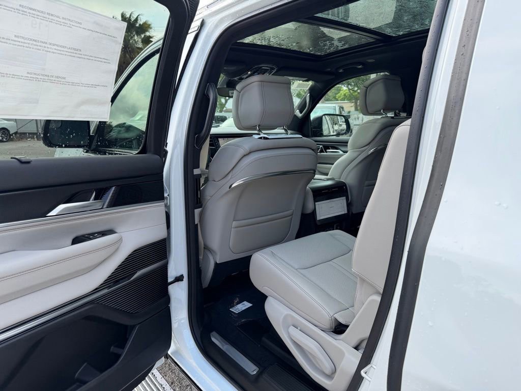 New 2026 Bright White Clearcoat Jeep Summit Obsidian image 32