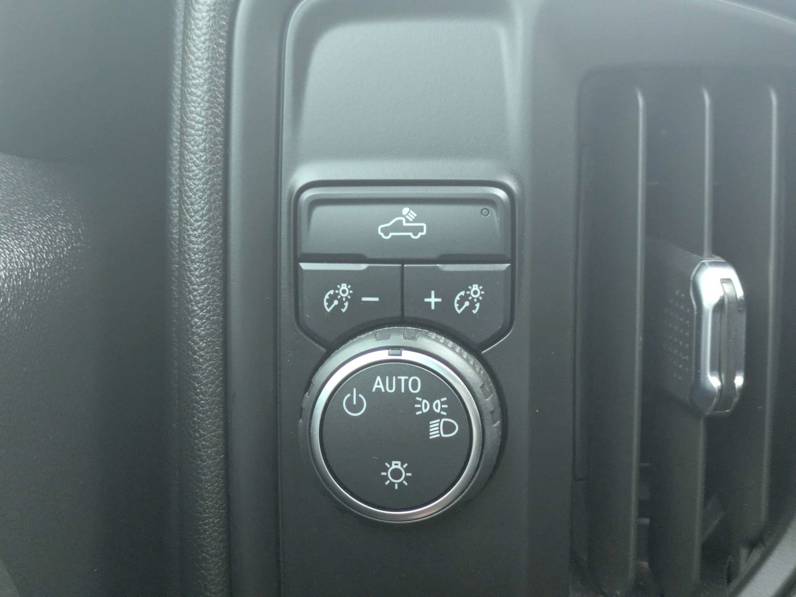 Used 2024 Summit White Chevrolet Custom image 27