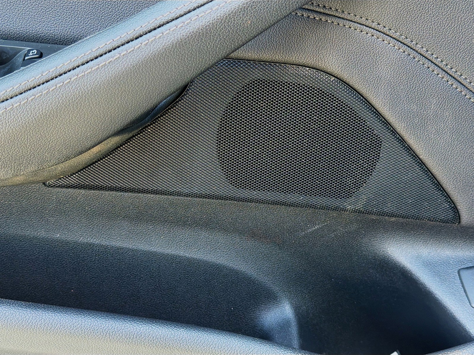 Used 2021 Bluestone Metallic BMW 530i image 23