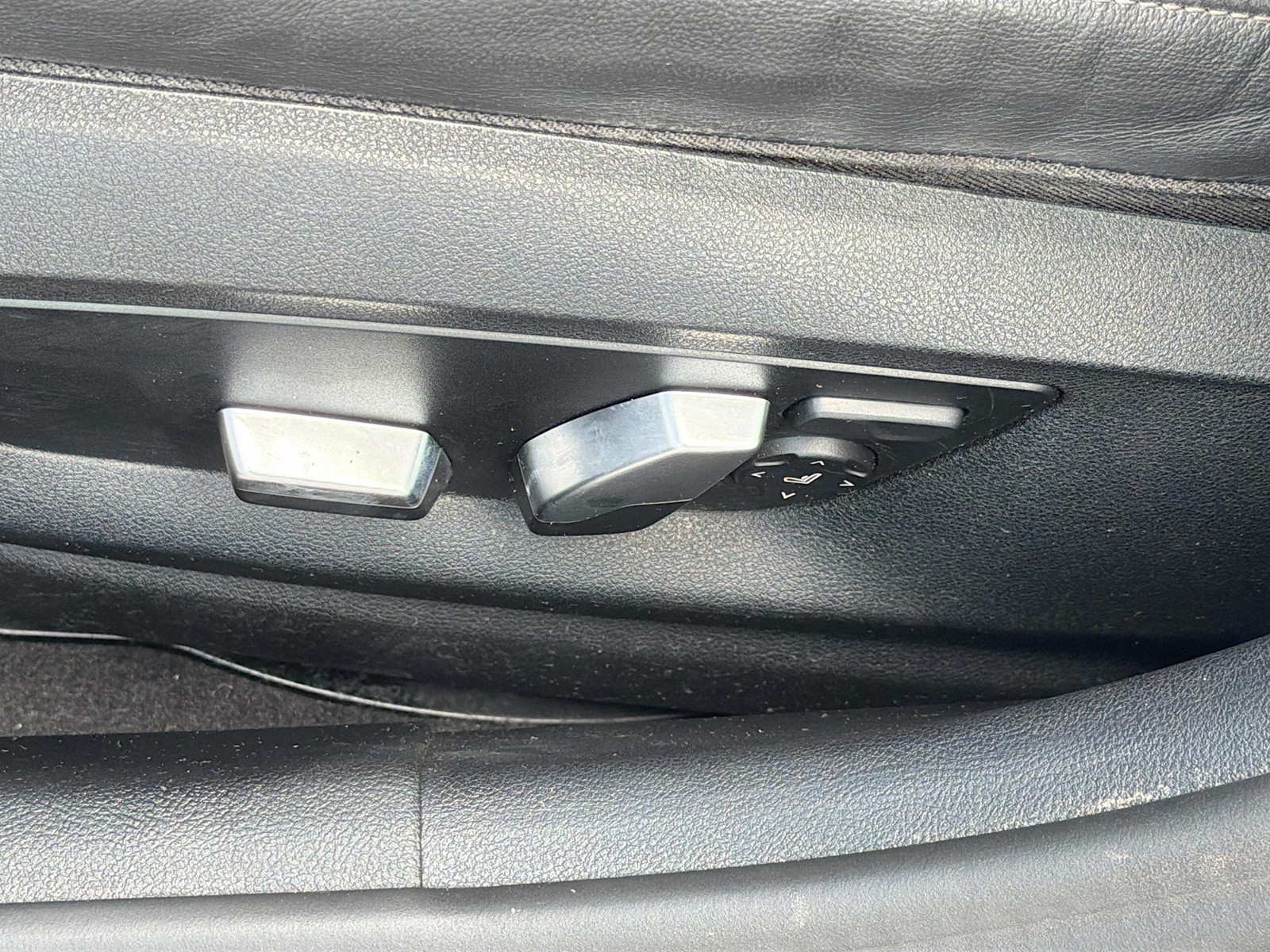 Used 2021 Bluestone Metallic BMW 530i image 24
