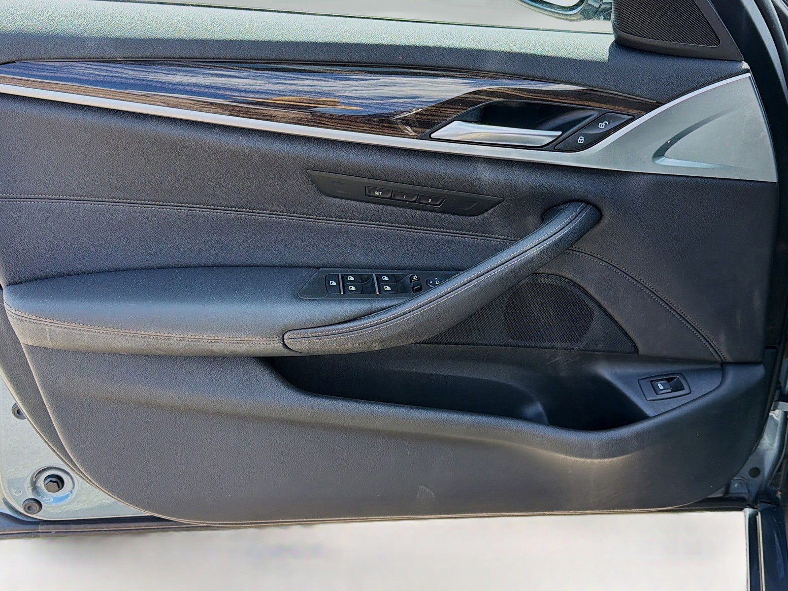 Used 2021 Bluestone Metallic BMW 530i image 21
