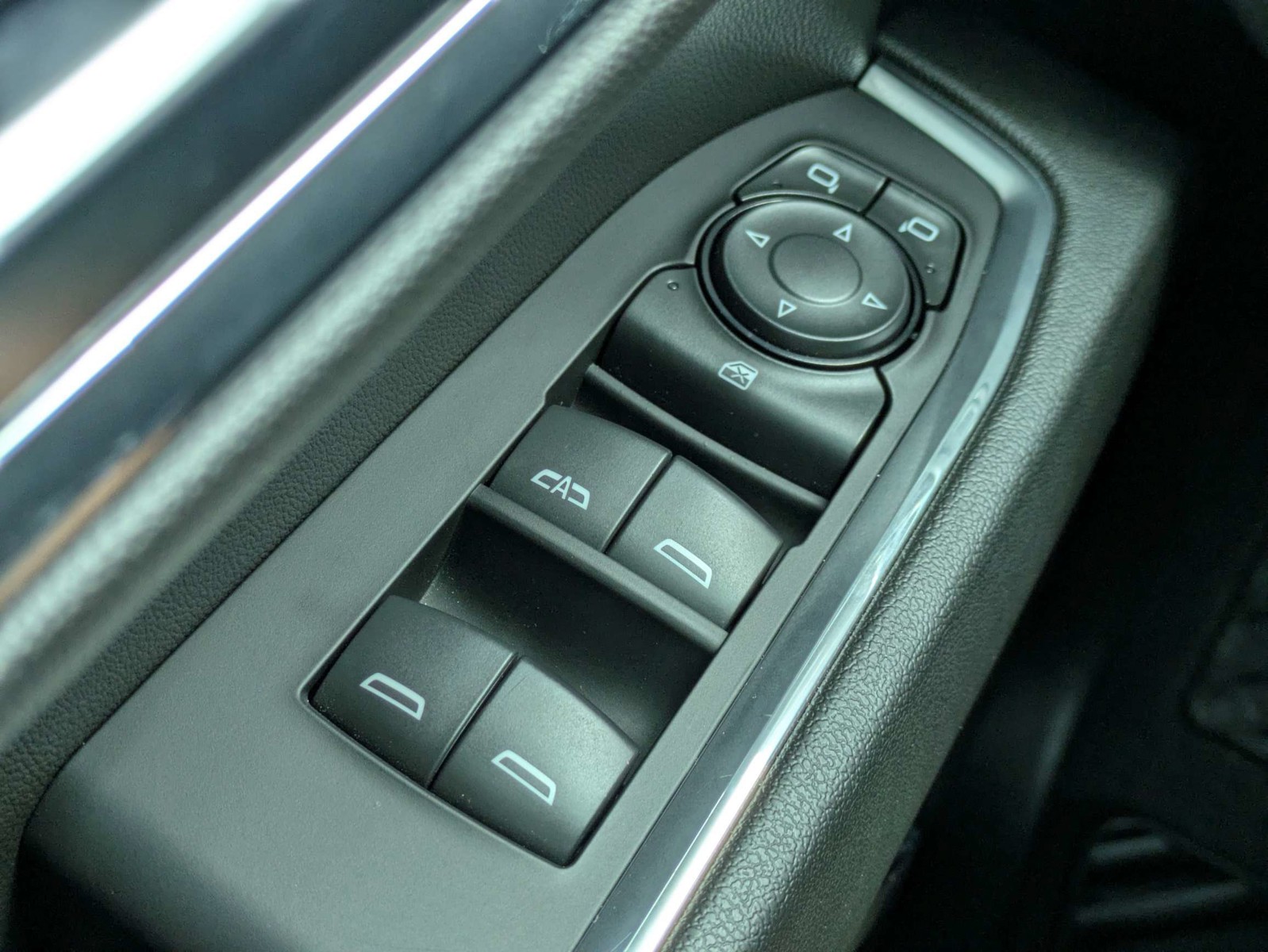 Used 2024 Sterling Metallic GMC Elevation image 20
