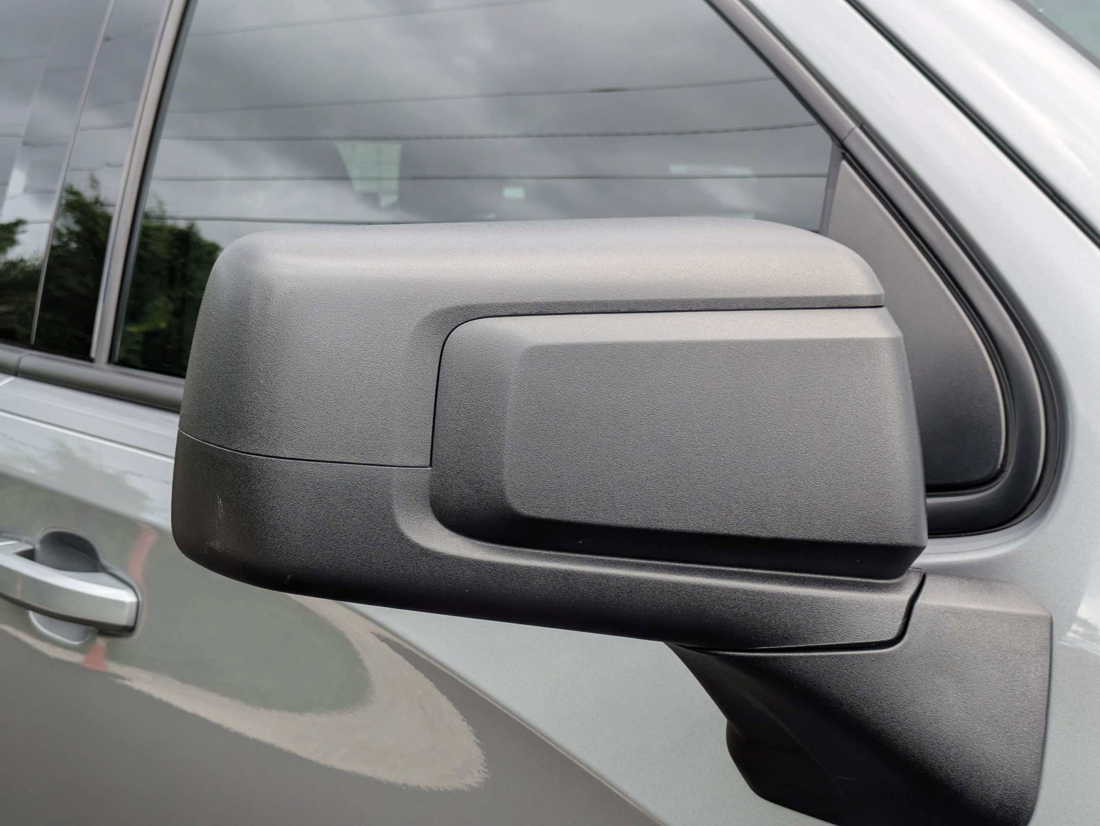 Used 2024 Sterling Metallic GMC Elevation image 11