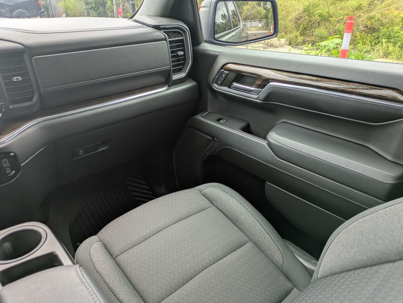 Used 2024 Sterling Metallic GMC Elevation image 16