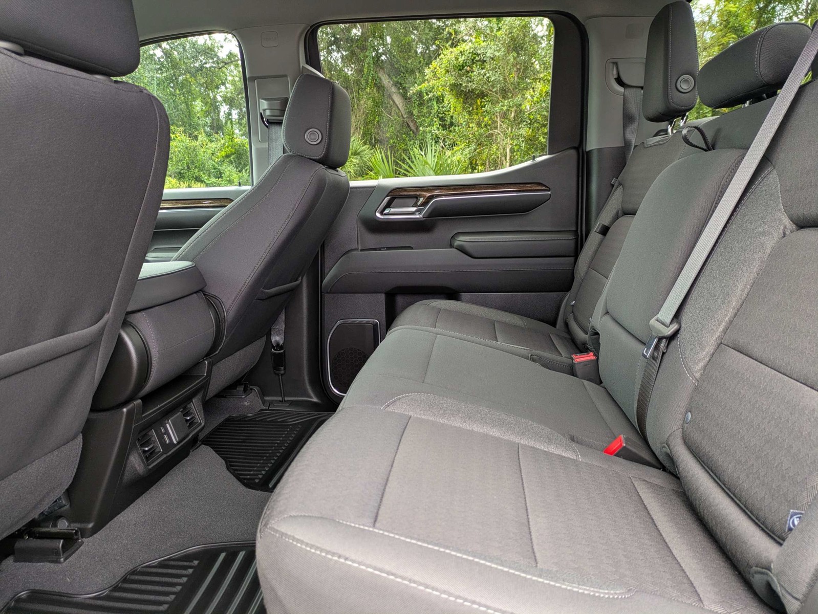 Used 2024 Sterling Metallic GMC Elevation image 13