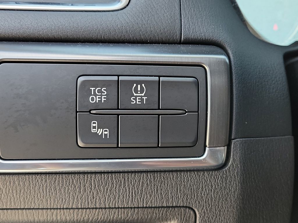 Used 2016 White Mazda Grand Touring image 27
