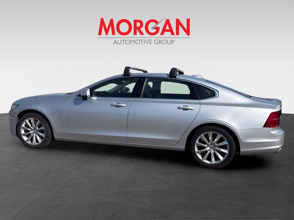 Used 2018 Silver Volvo T6 Momentum image 4