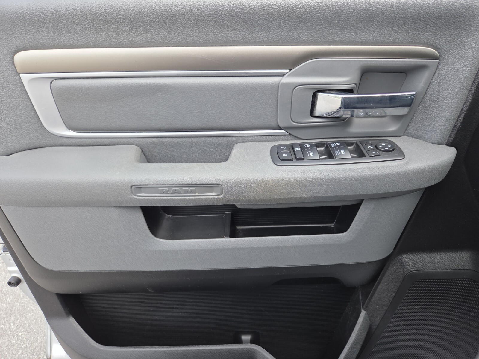 Used 2019 Silver Ram Big Horn image 29