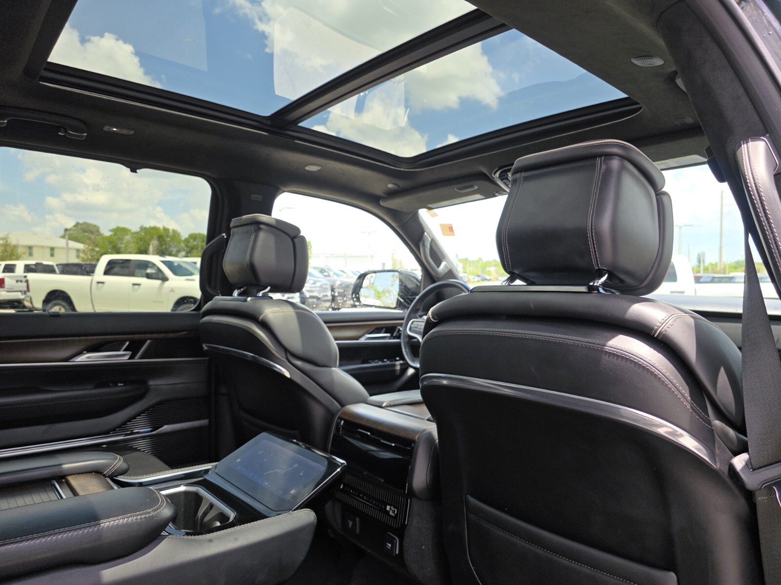 Used 2022 Black Jeep Series II image 17