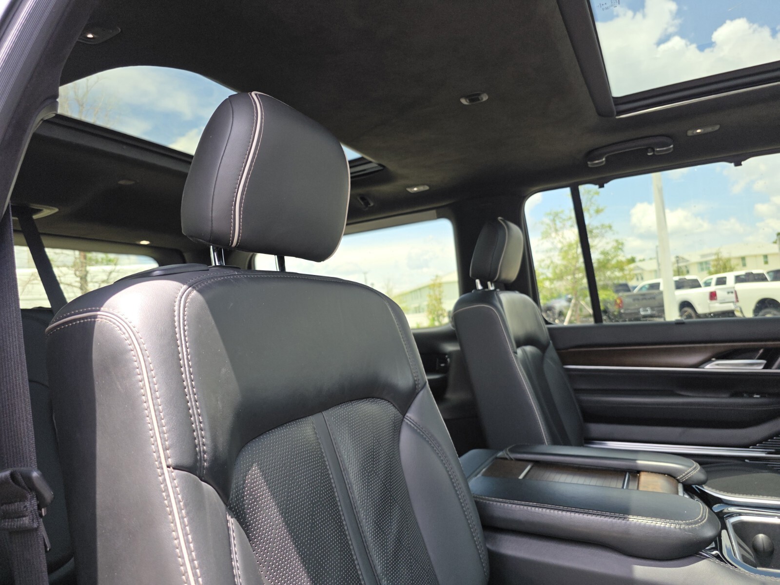 Used 2022 Black Jeep Series II image 19
