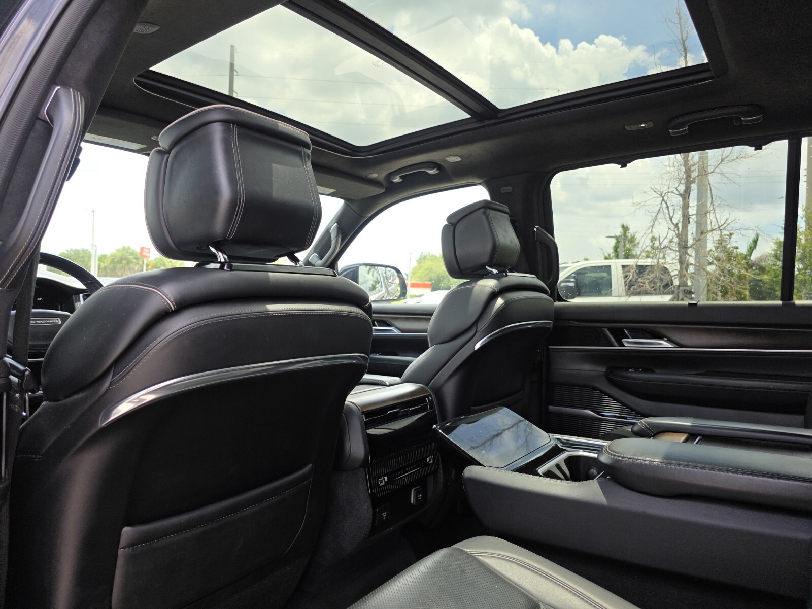 Used 2022 Black Jeep Series II image 26