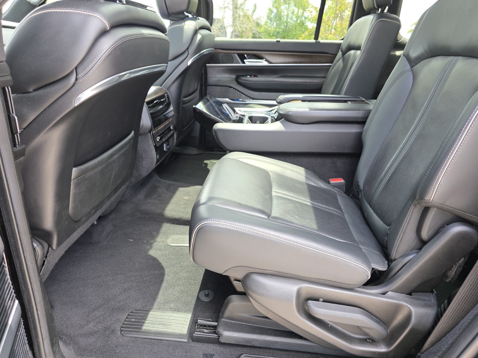 Used 2022 Black Jeep Series II image 25