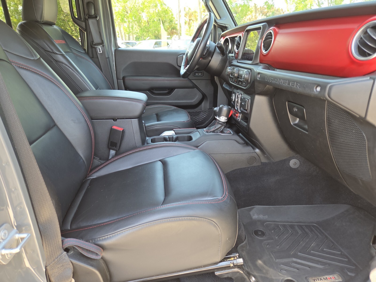 Certified Used 2021 Gray Jeep Unlimited Rubicon image 15