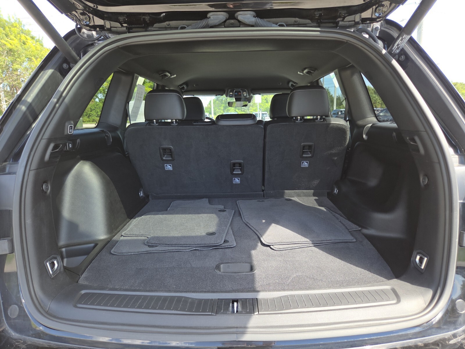 Certified Used 2025 Black Jeep Altitude image 20