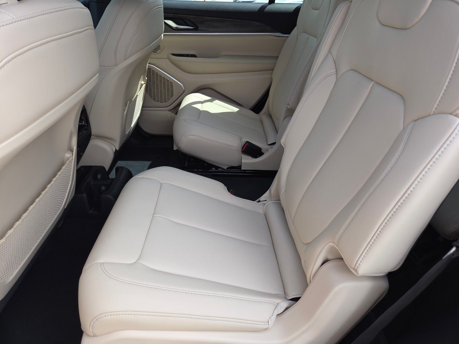 New 2026 White Jeep Limited image 9