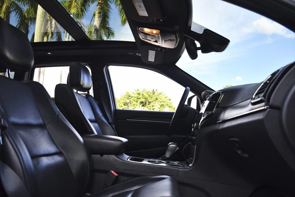 Used 2019 White Jeep Overland image 26