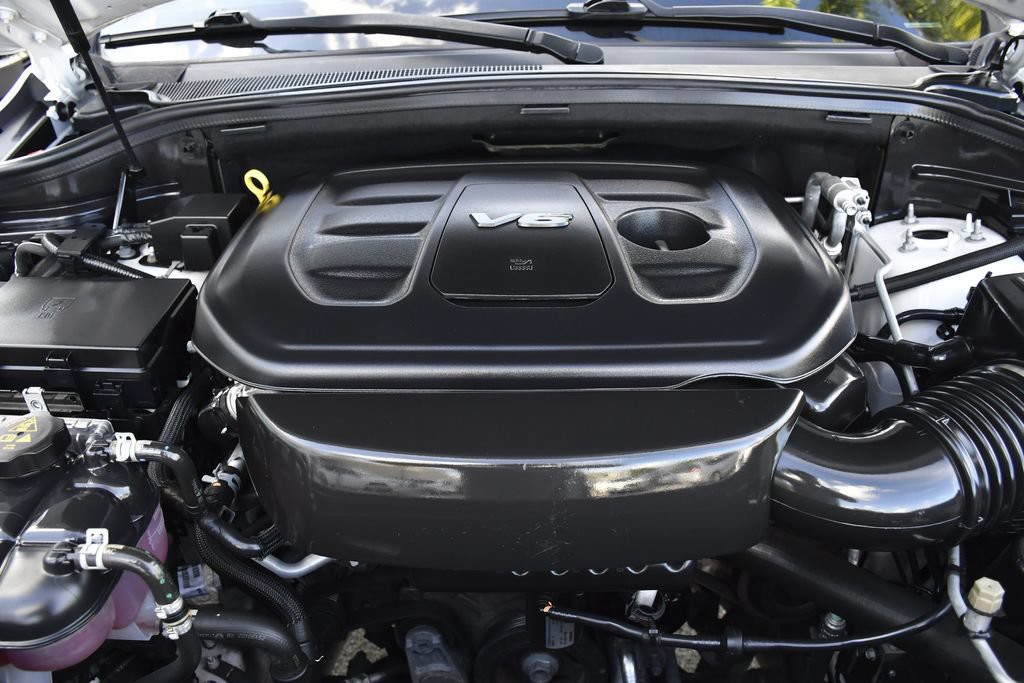 Used 2019 White Jeep Overland image 31