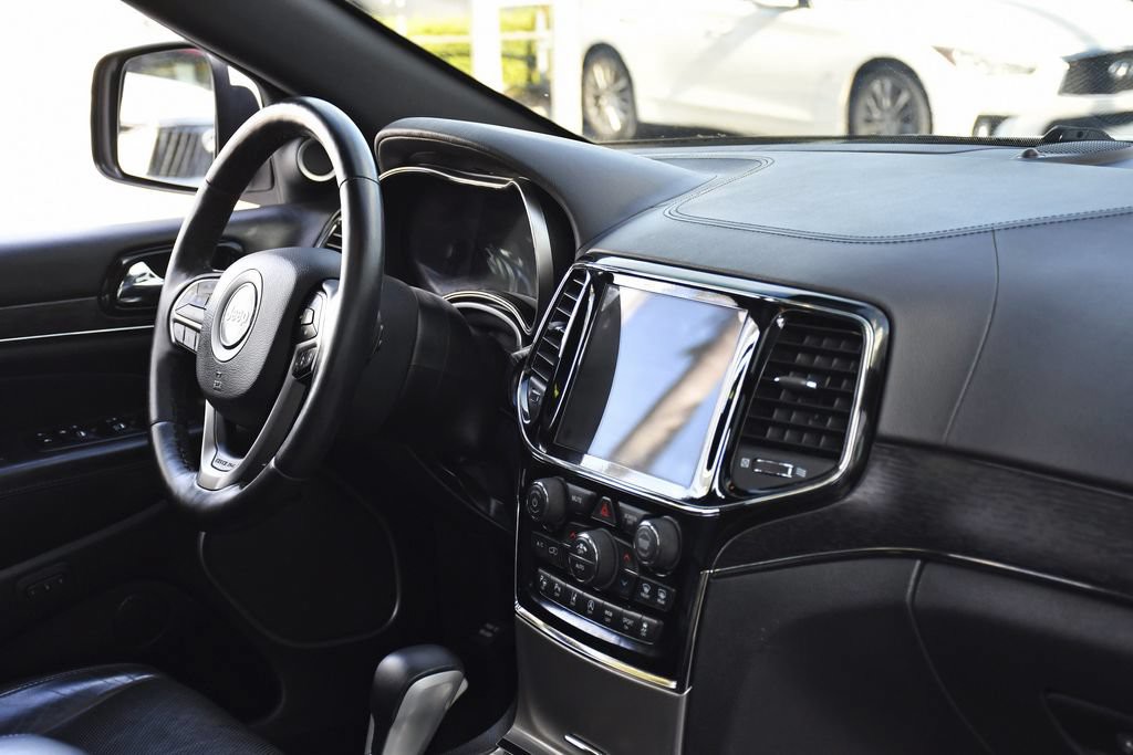 Used 2019 White Jeep Overland image 27
