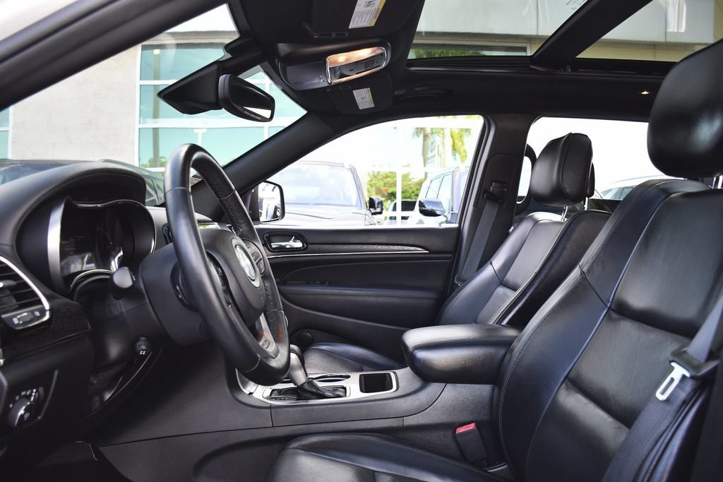 Used 2019 White Jeep Overland image 19