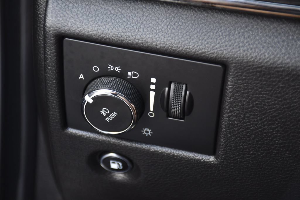 Used 2019 White Jeep Overland image 18