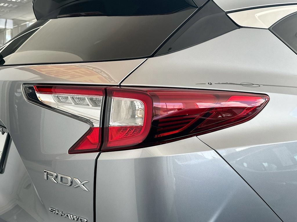 Used 2024  Acura Base image 22