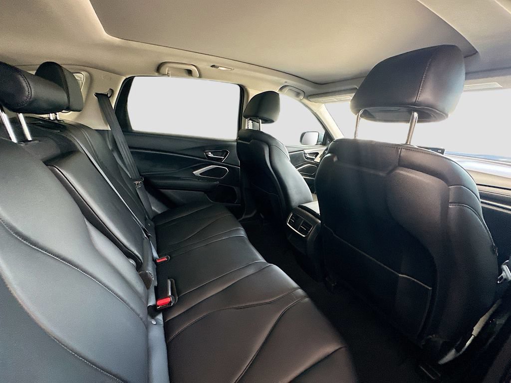 Used 2024  Acura Base image 24
