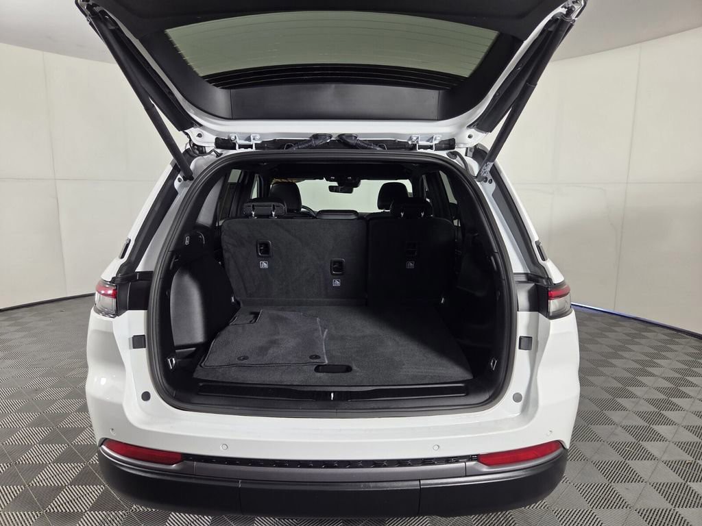 Used 2026 White Jeep Altitude image 27