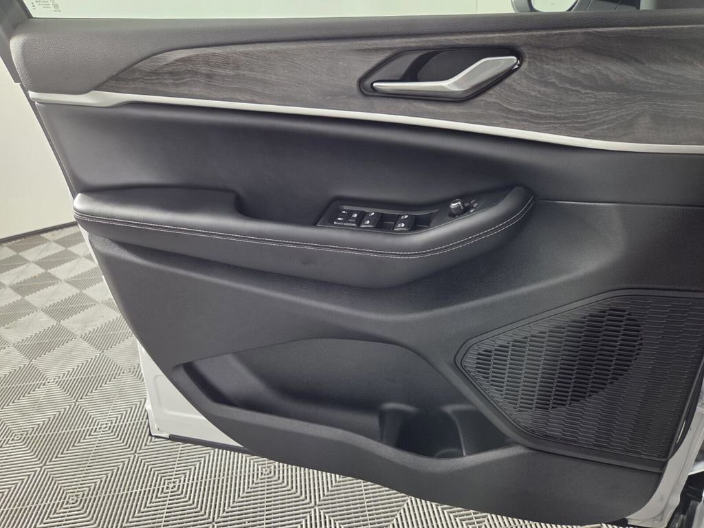 Used 2026 White Jeep Altitude image 20