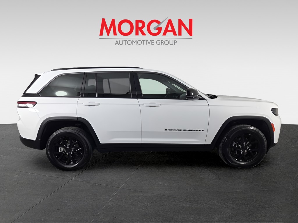 Used 2026 White Jeep Altitude image 4