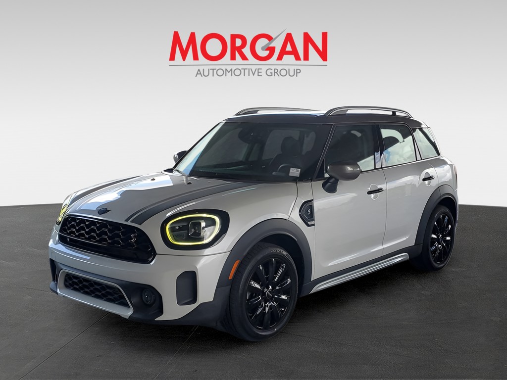 Used 2024 White MINI Signature image 4